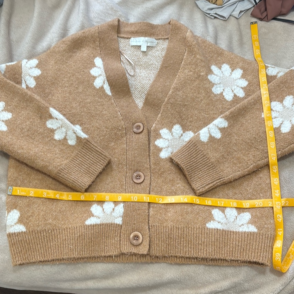 $5 ITEM MINIMUM 2 ITEMS & REST OF CLOSET IS 1$EACH 5 ITEM MINIMUM 🥳🥳🥳